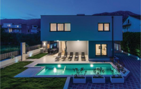 Amazing Home In Kastel Kambelovac With Wifi